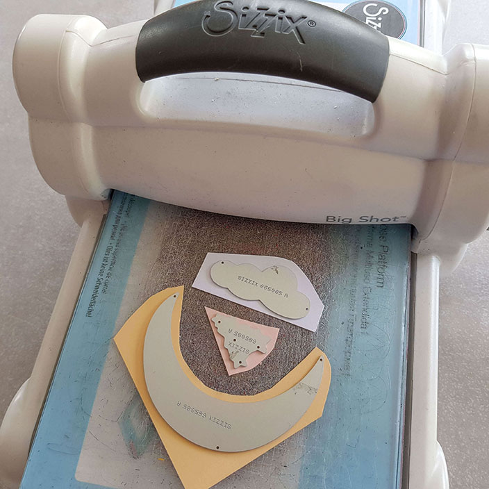 Étape 2 : Découpe des éléments de décor