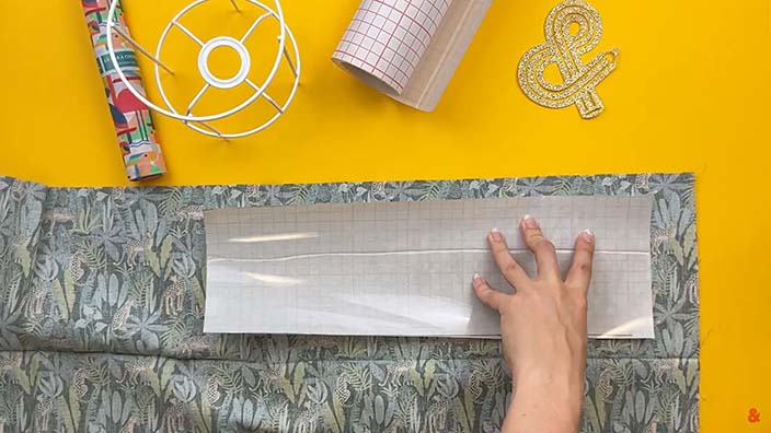 Découpage et collage du tissu