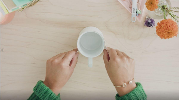 Positionnement du gabarit sur le mug
