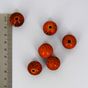 Perle en bois peinte effet tâches ronde rouge bordeaux orange - 20 mm
