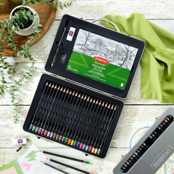 Crayon de couleur Valisette 28 crayons + accessoires - Derwent - Rougier et Plé