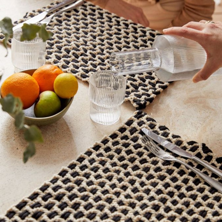 Kit crochet sets de tables monochrome Gift of Stitch - DMC - Rougier et Plé
