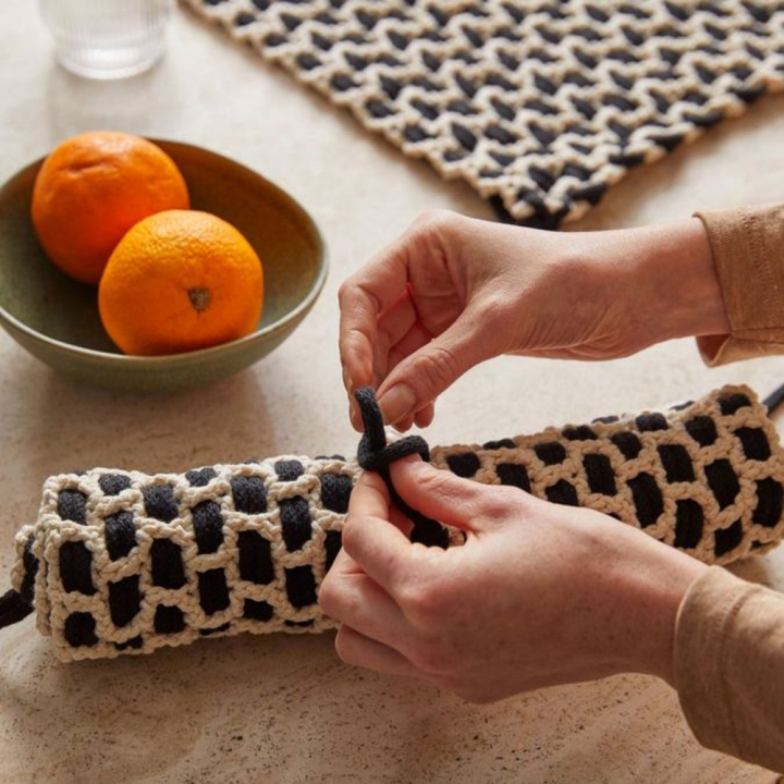 Kit crochet sets de tables monochrome Gift of Stitch - DMC - Rougier et Plé