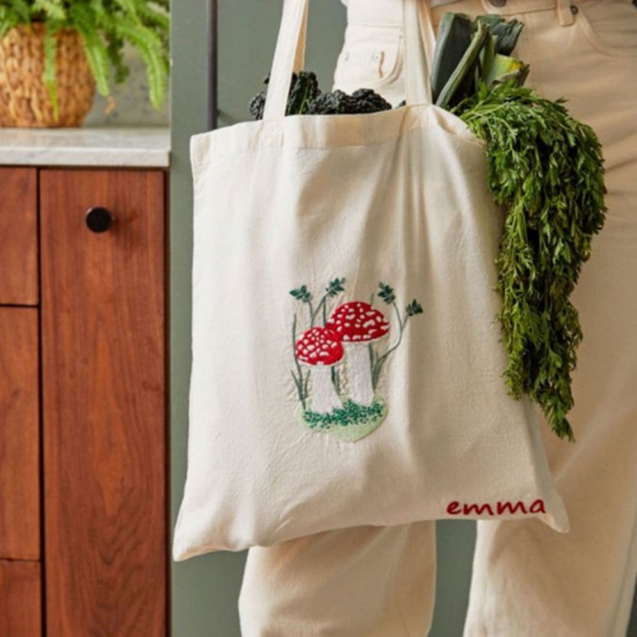 Bavoir à broder Kit Bag champignons - DMC - Rougier et Plé