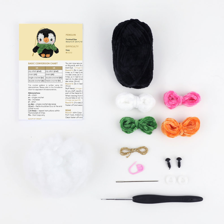 Kit crochet Amigurumi Pia le pingouin - DMC - Rougier et Plé