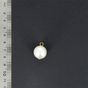 Perle en résine ronde nacrée avec tige et anneau blanc - or - 18 mm