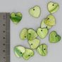 Perle en nacre cœur vert anis - 17,5 mm