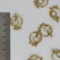 Breloque en métal ronde 4 anneaux avec pendant laiton vieilli - 20 x 27 mm